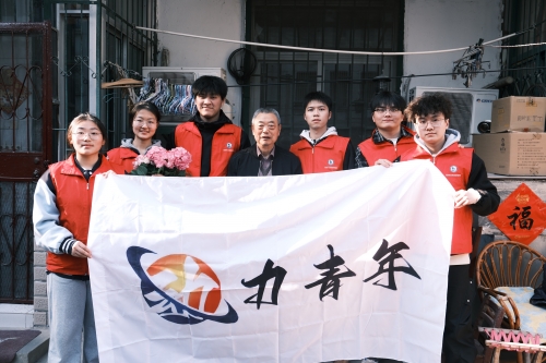 “春风送暖递温情 动力青年探访退休教师传承教育初心”   ——我校动力系开展"尊老敬师，银龄关爱"主题活动  